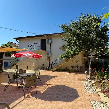 בית הארחה Casa Maxim 3*