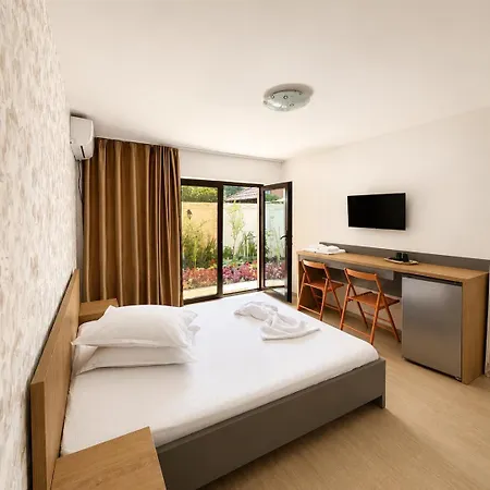 Πανσιόν Casa Maxim 3*
