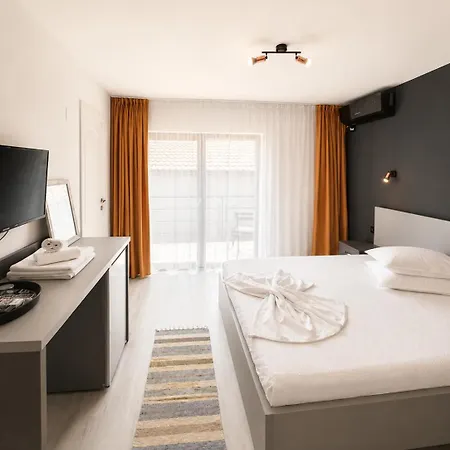 Πανσιόν Casa Maxim 3*